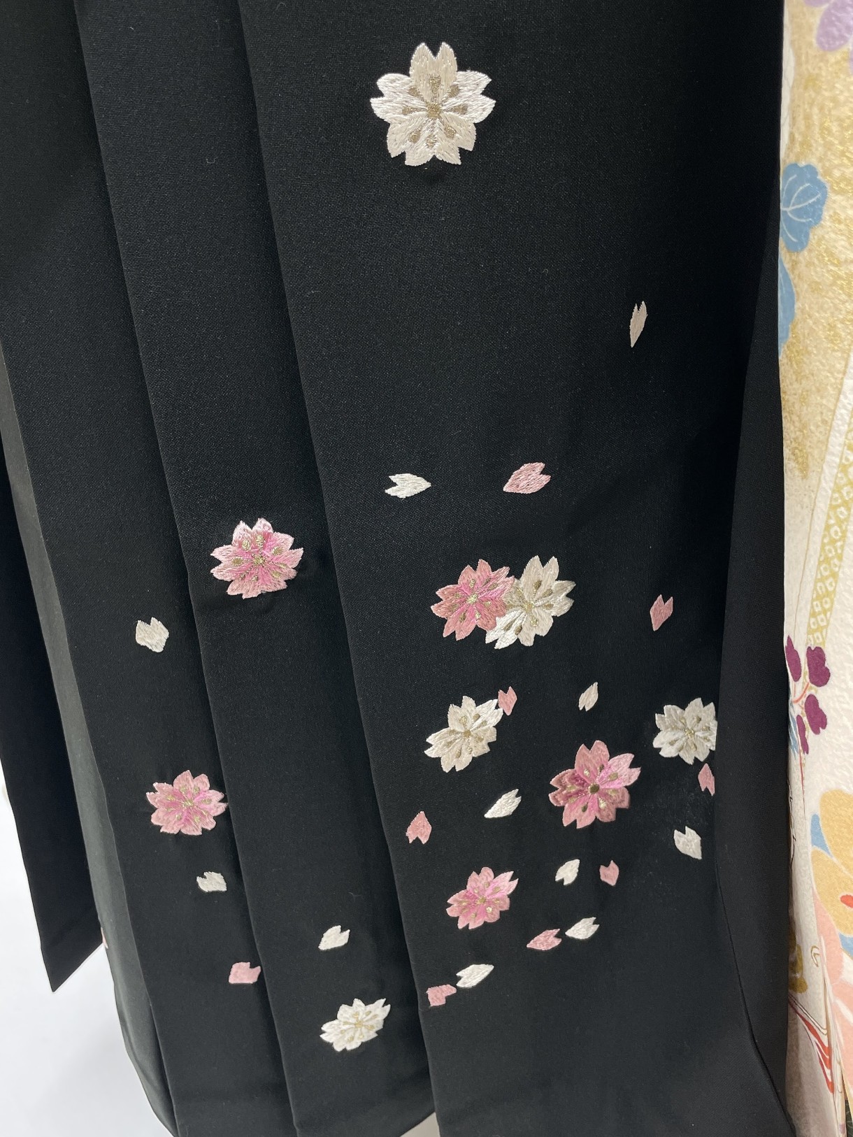 No.810002「【袴レンタル】黒刺繡」2枚目