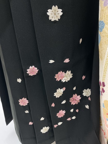 No.810002「【袴レンタル】黒刺繡」2枚目